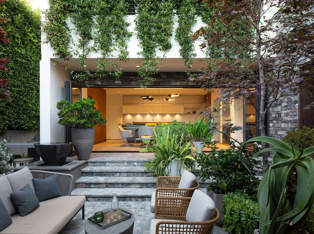 Krok Residence, Los Angeles, photograph 4 of 18