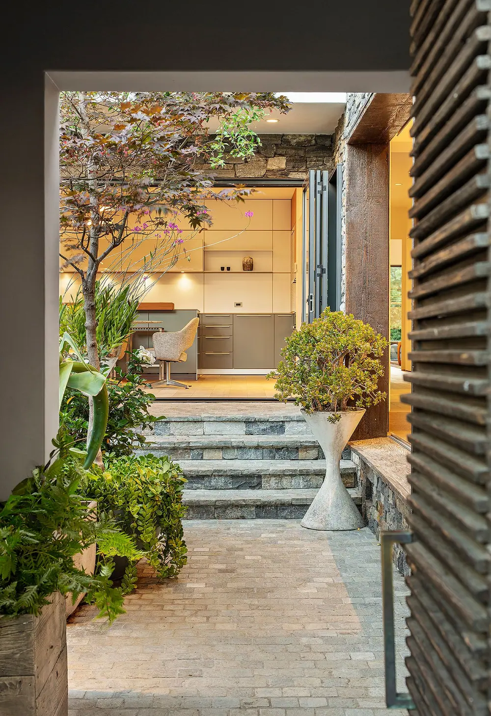 Krok Residence, Los Angeles, photograph 6 of 18