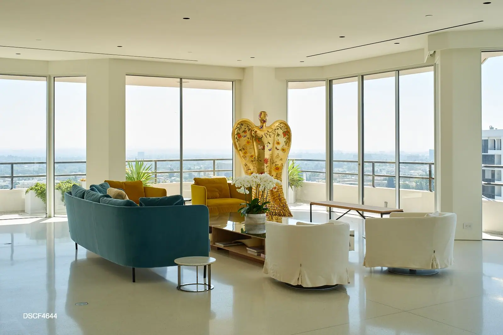 Naftali Penthouse, Penthouse by MODAA Construction in Los Angeles